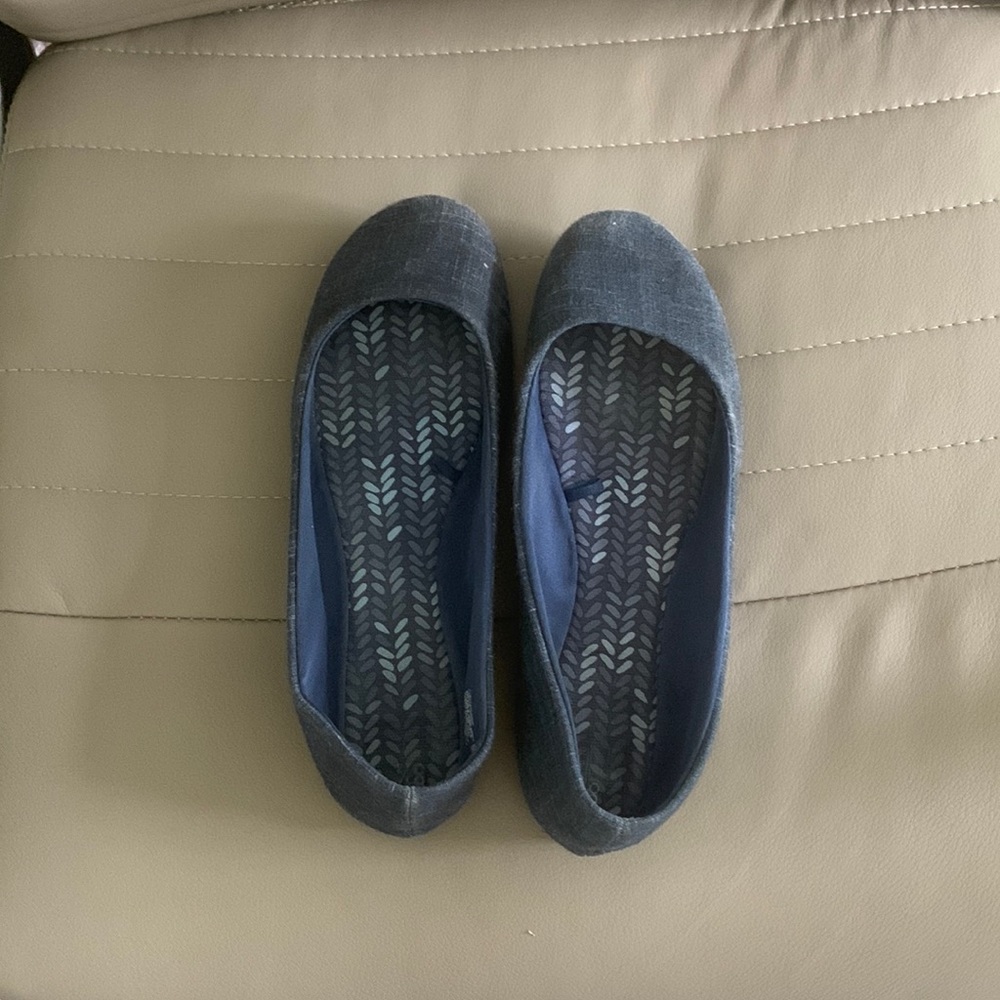 Navy blue flats